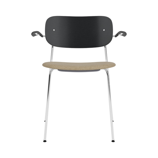 Audo Copenhagen Co Dining Chair spisestol, polstret sete, med armlener, krom. Velg tekstil og rygg
