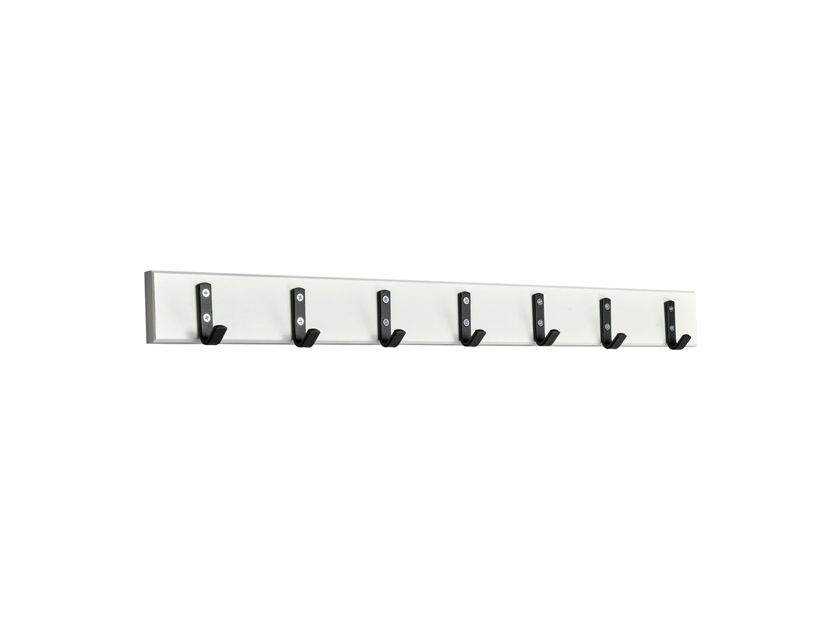 Essem Design Kroklist 1 knaggrekke – sorte kroker. Velg farge og lengde.
