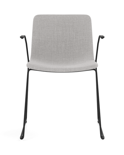 Fredericia Pato Sledge Armchair fullpolstret. Velg tekstil.