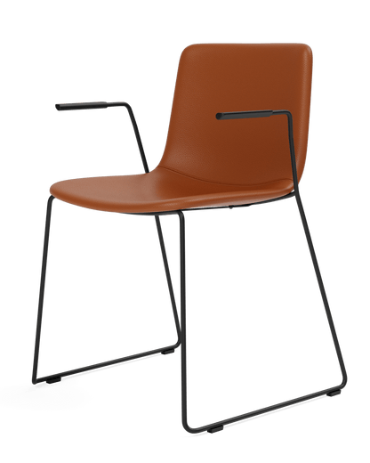 Fredericia Pato Sledge Armchair fullpolstret. Velg tekstil