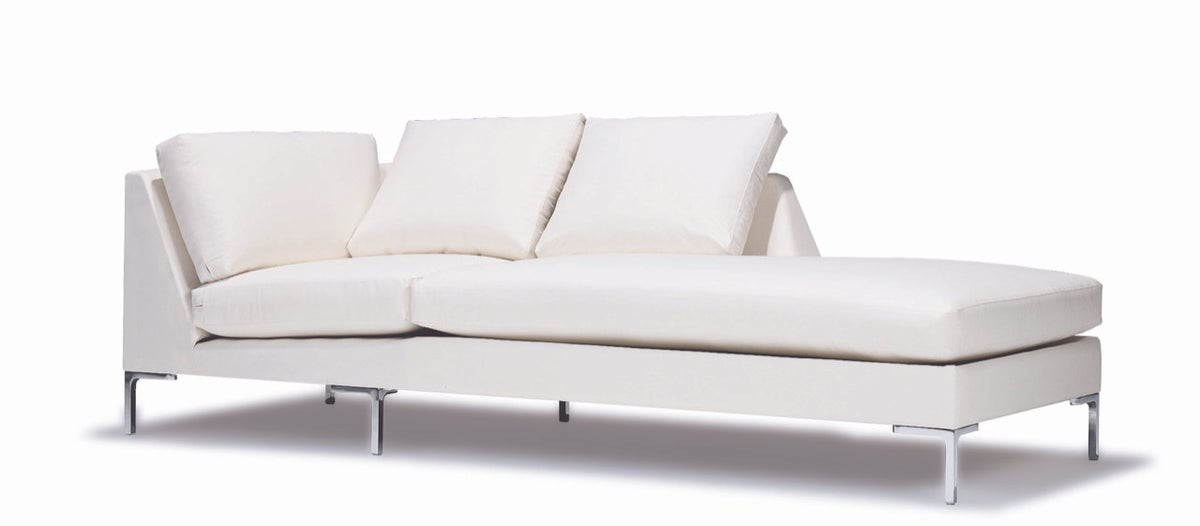 LK Hjelle Arena sofa med stor chaiselounge (L 232 x D 222 cm). Velg tekstil og armbredde