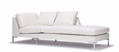 LK Hjelle Arena sofa med stor chaiselounge (L 300 x D 222 cm). Velg tekstil og armbredde