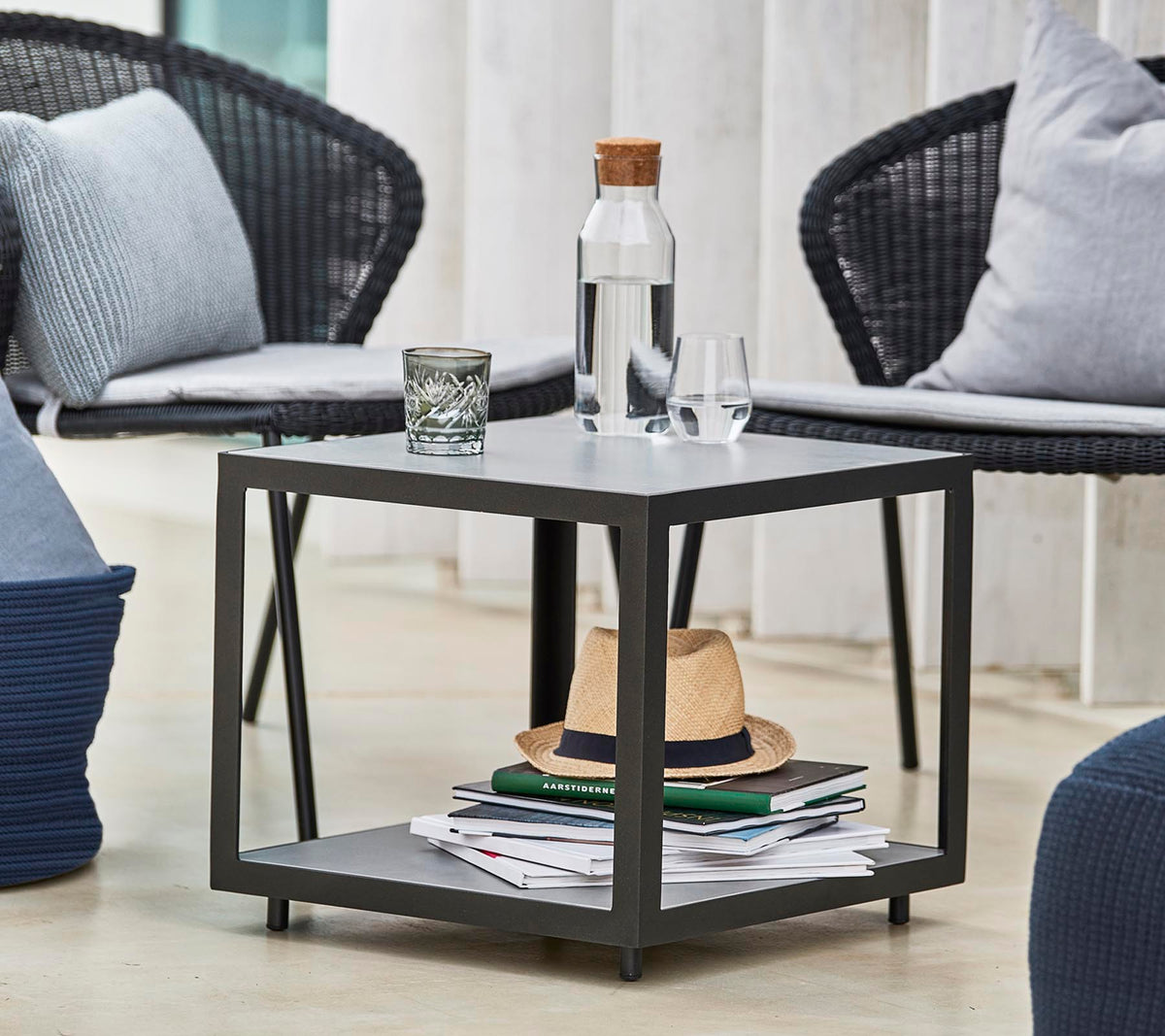 Cane-line Level sofabord 48×48 cm, lava grey aluminium – miljøbilde 3