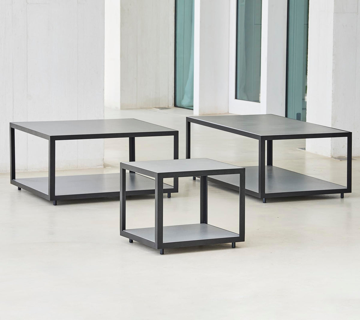 Cane-line Level sofabord 122×62 cm, lava grey aluminium – miljøbilde 4