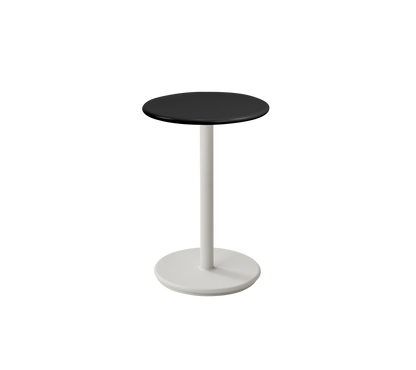Cane-line Go kafébord Ø45 cm – Sand, aluminium / Lava grey, halvblank aluminium