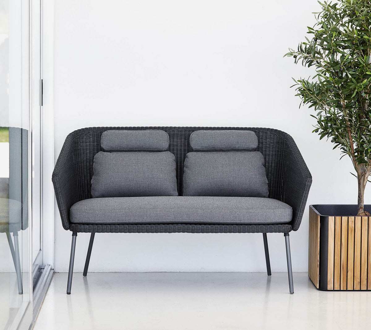 Cane-line Mega benk, graphite Weave m/grey AirTouch – miljøbilde 1