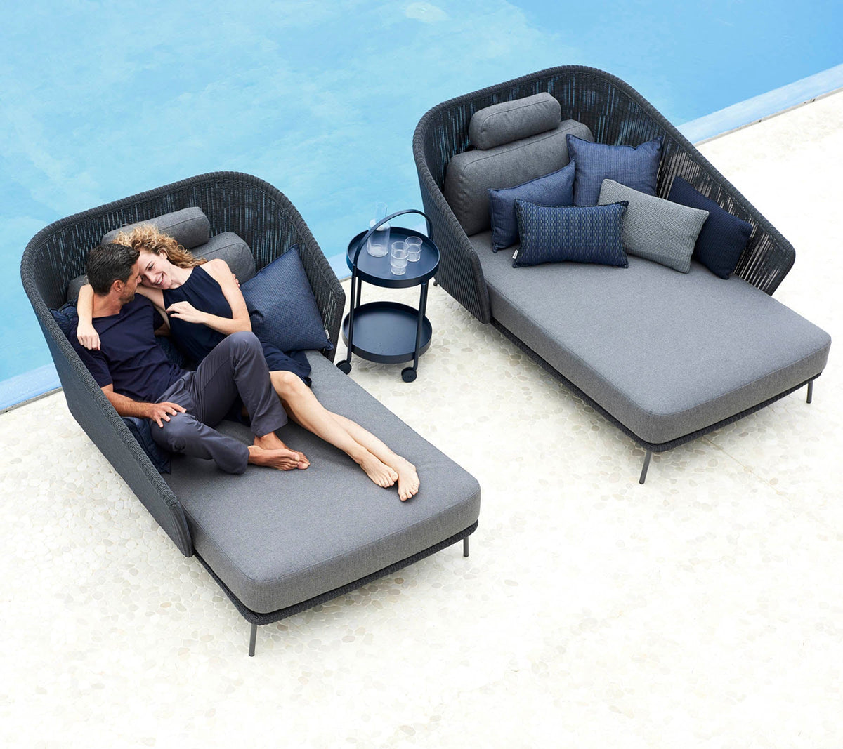Cane-line Mega daybed høyre, graphite Weave m/grey AirTouch – miljøbilde 3