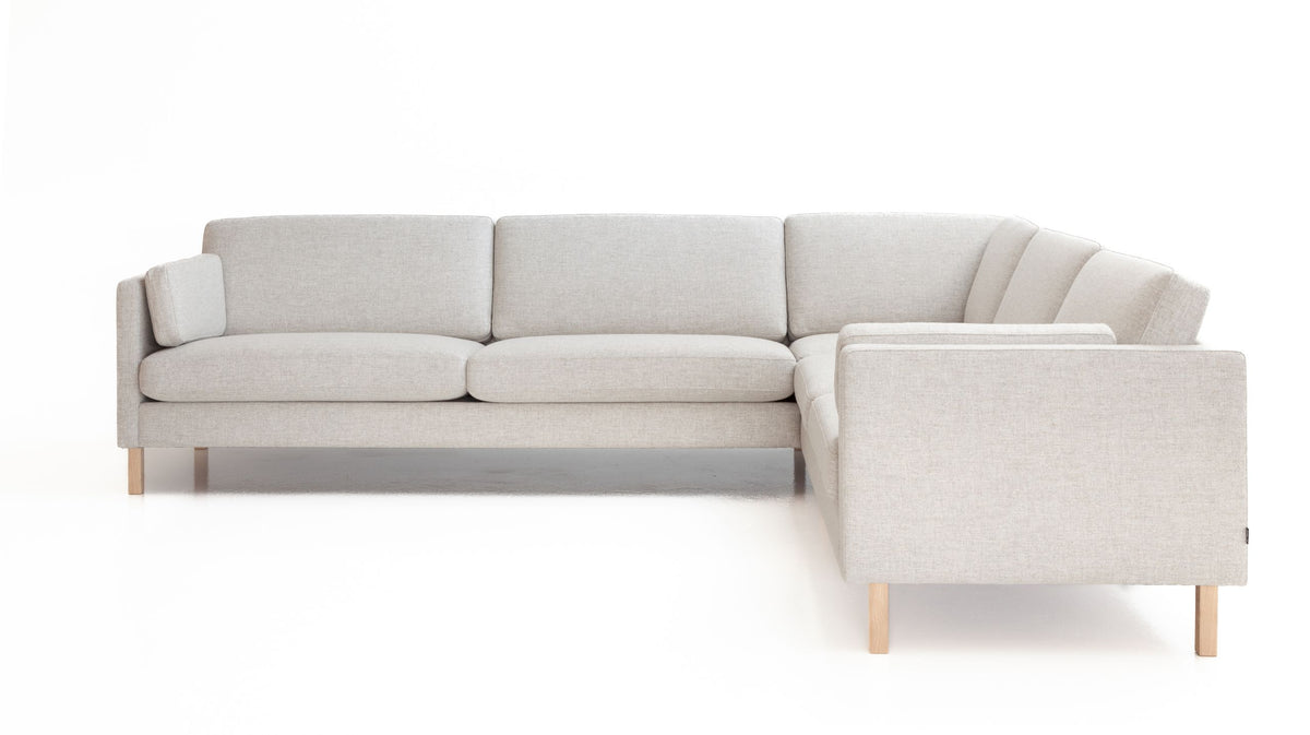 LK Hjelle Arena hjørnesofa 2-H-3 / 2-H-2 (206 x 262 cm). Velg tekstil og armbredde