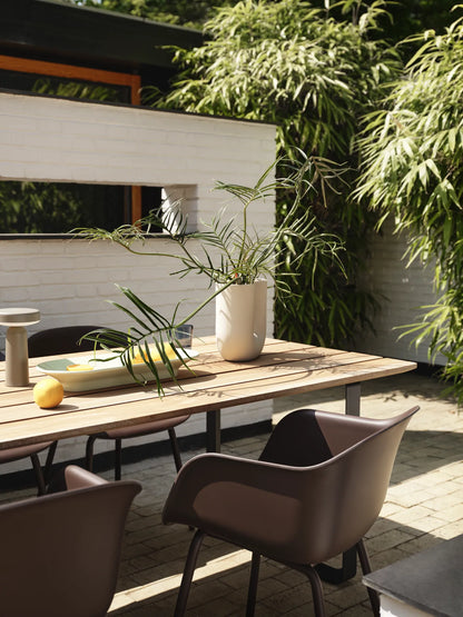 Muuto Fiber Outdoor utestol med armlener. Velg farge