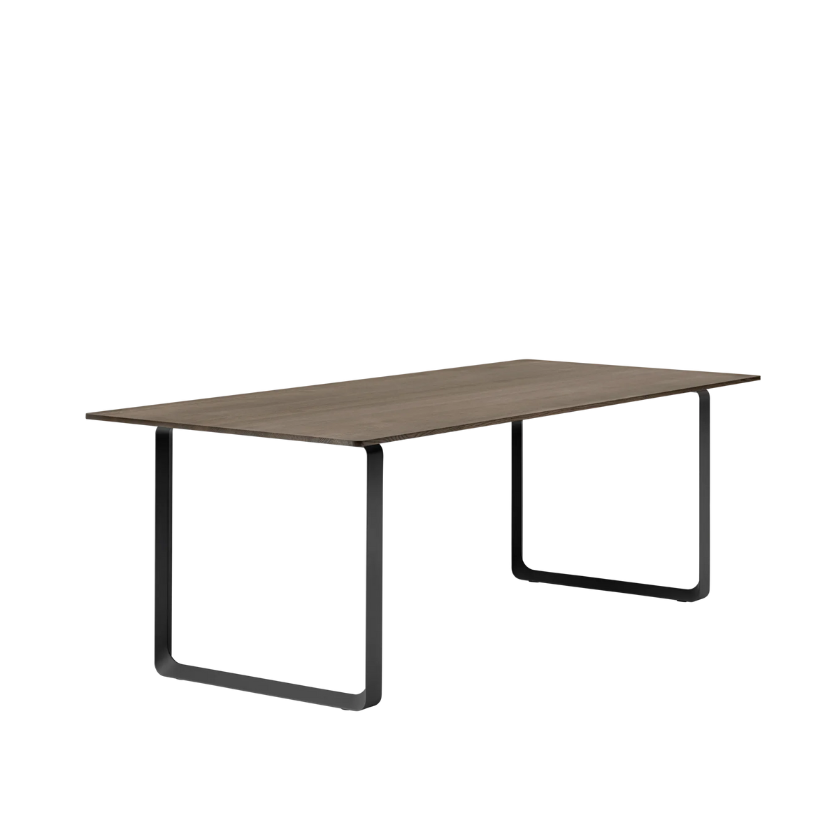 Muuto 70/70 spisebord. Velg størrelse og utførelse.