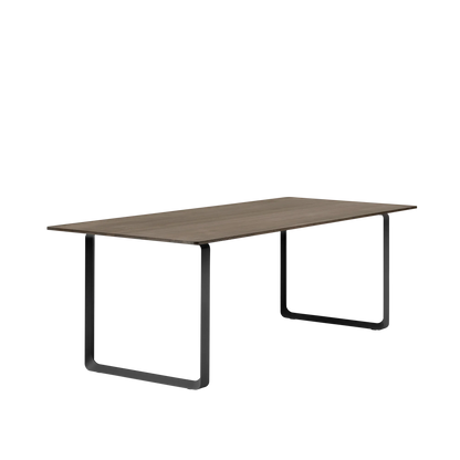 Muuto 70/70 spisebord. Velg størrelse og utførelse.