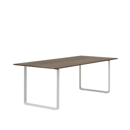 Muuto 70/70 spisebord. Velg størrelse og utførelse.