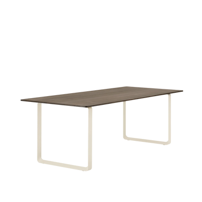 Muuto 70/70 spisebord. Velg størrelse og utførelse.