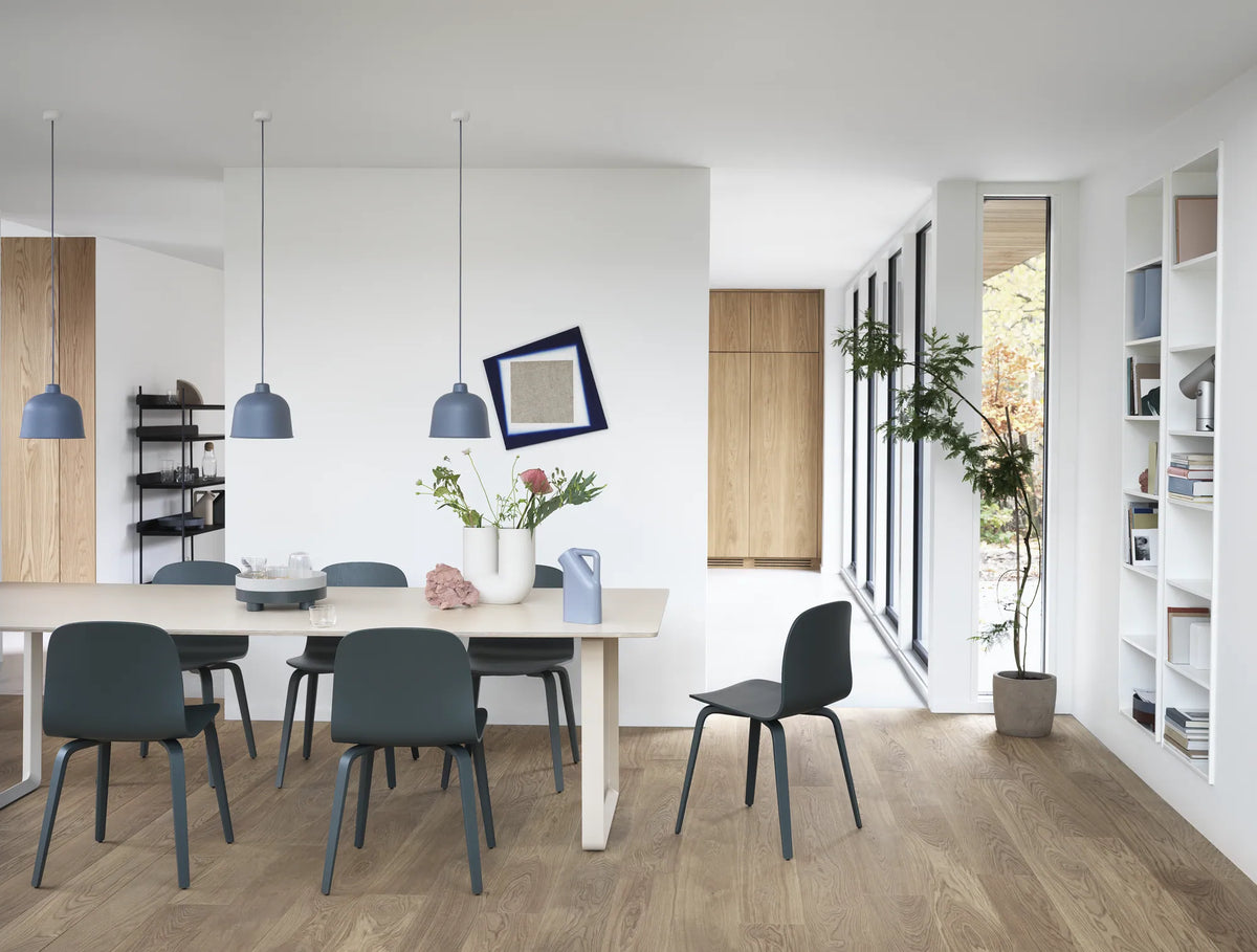 Muuto Visu Chair spisestol med trebein, polstret. Velg tekstil