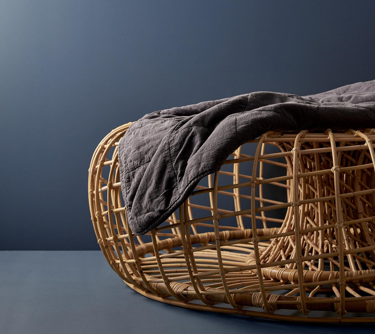 Cane-line Nest sofabord/krakk stor Ø 130 cm, rotting (innendørs) – miljøbilde 2