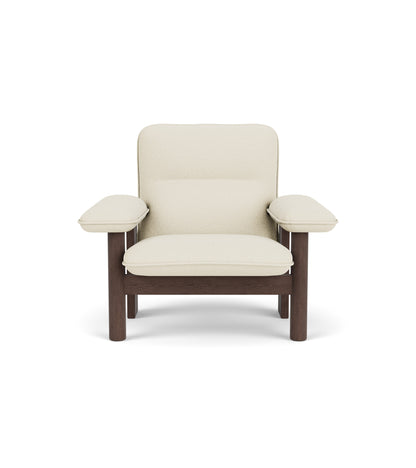 Audo Copenhagen Brasilia Lounge Chair lenestol, lav rygg. Velg tekstil og treverk