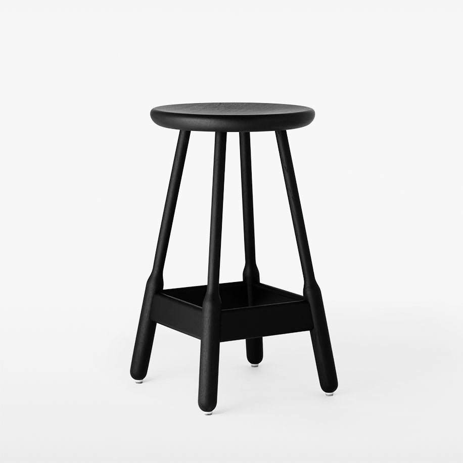Massproductions Albert barkrakk – Sittehøyde 65 cm / Svartbeiset ask