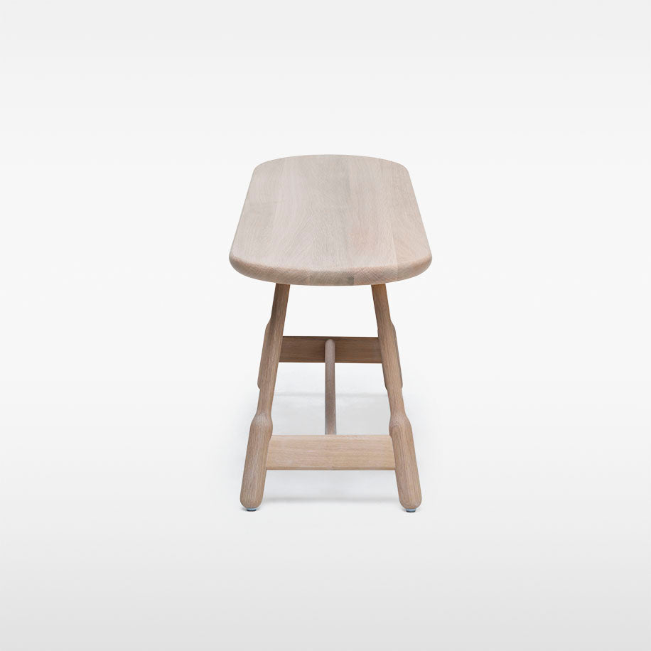 Massproductions Albert benk – L 110 cm / Hvitoljet eik