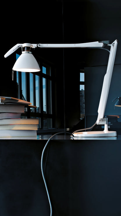 Luceplan Fortebraccio bordlampe. Velg farge