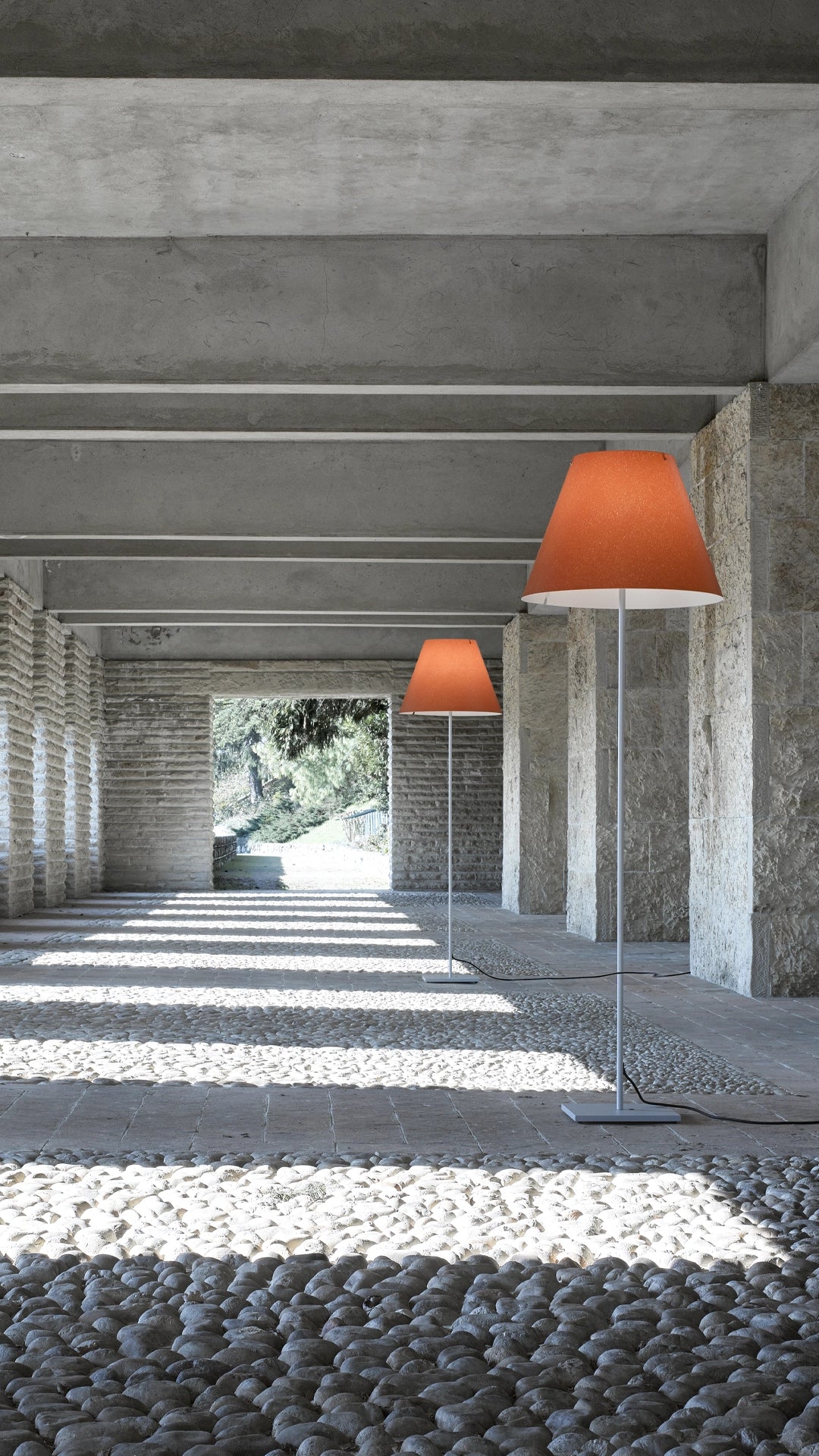 Luceplan Grande Costanza Open Air gulvlampe. Velg farge