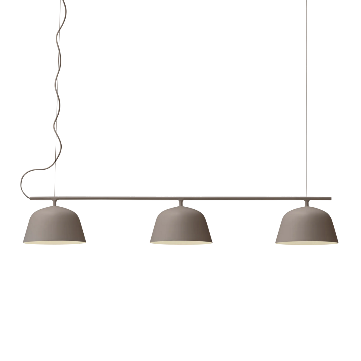 Muuto Ambit skinnelampe 126 cm. Velg farge