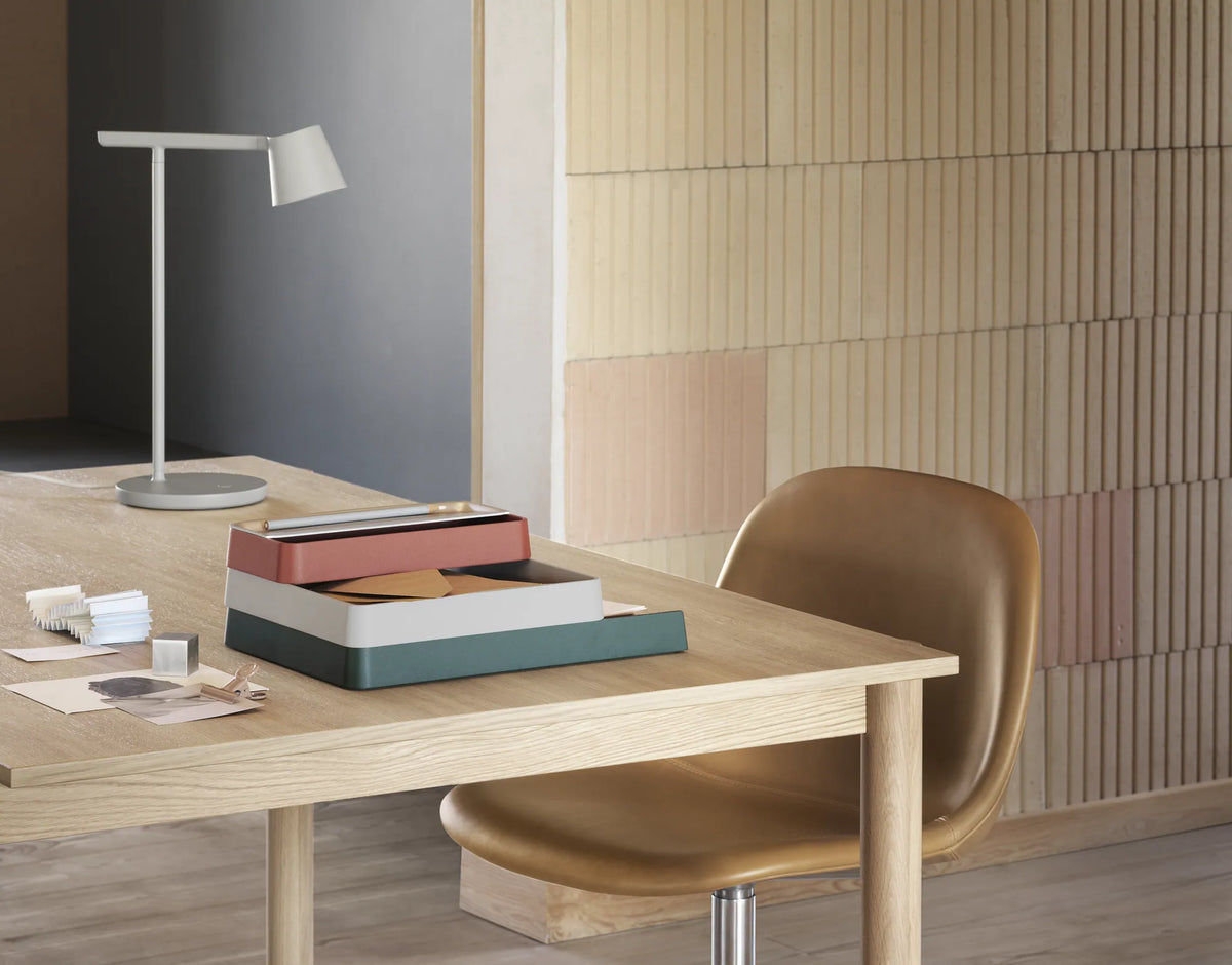 Muuto Linear Wood spisebord i eik. Velg størrelse