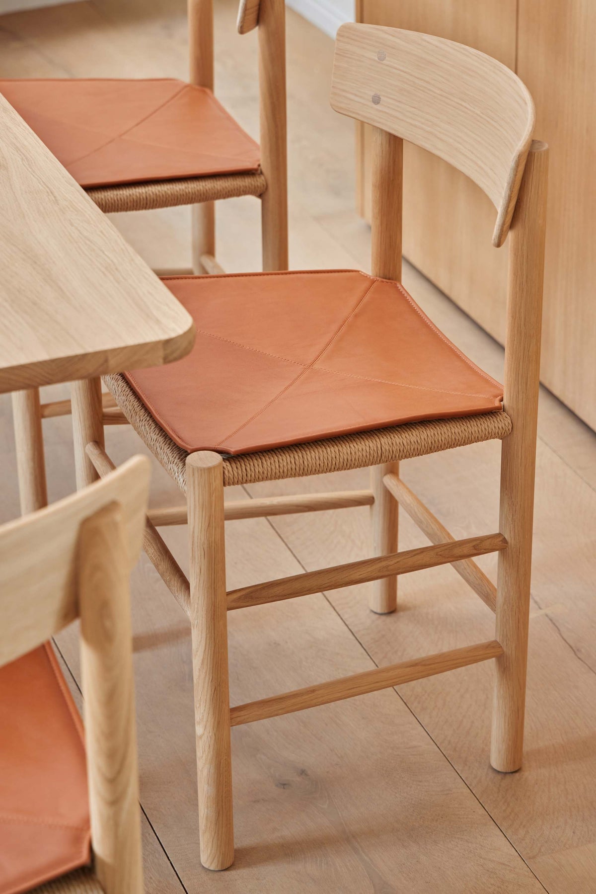 Fredericia J39 Mogensen Chair setepute. Velg skinn