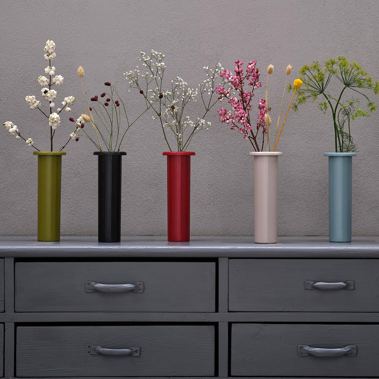 Magis Bouquet bordlampe med vase i svart.