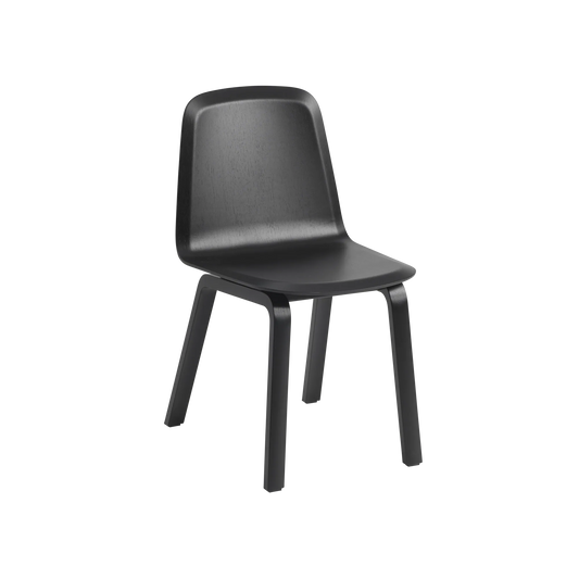 Muuto Brink stol med trebein. Velg farge