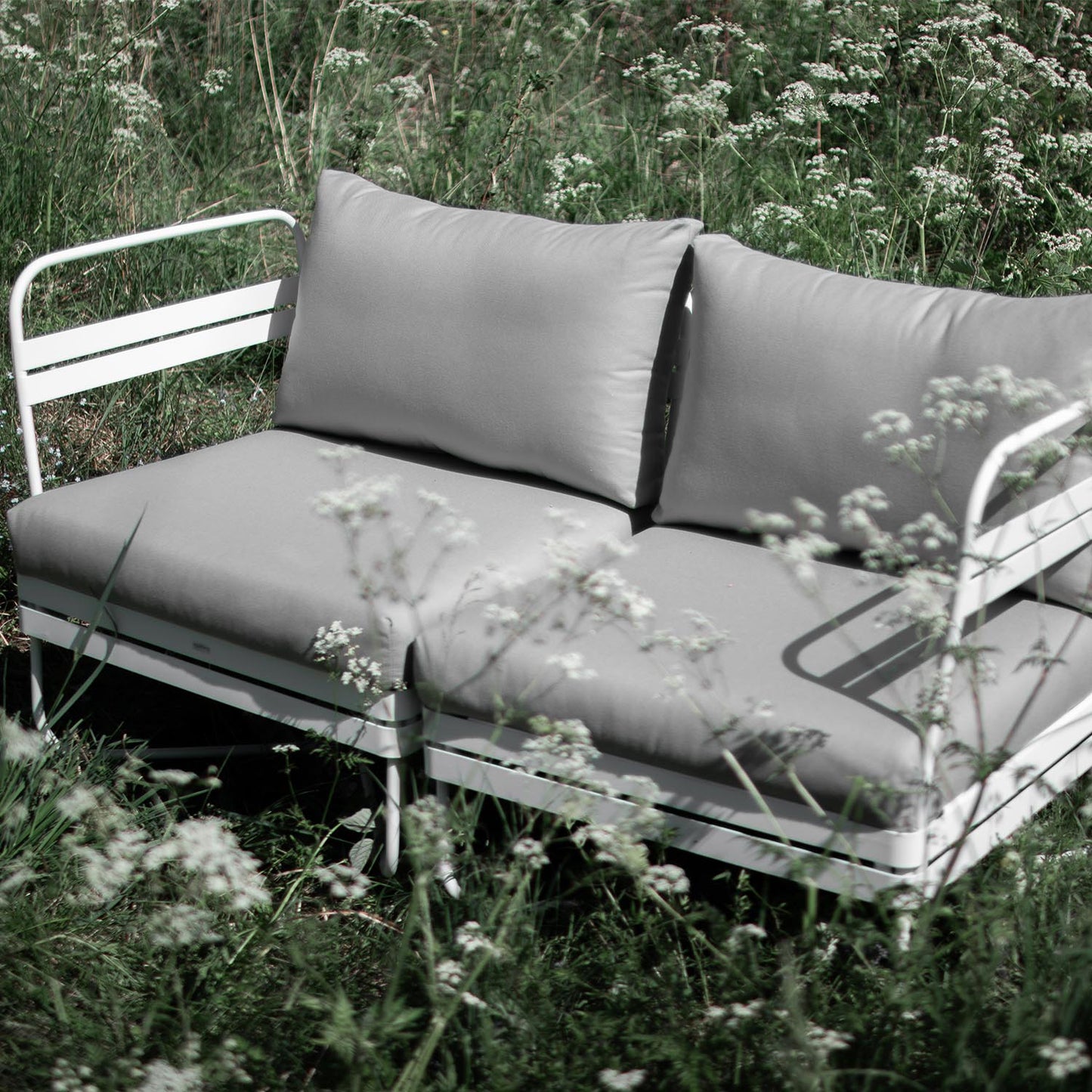 Bris utesofa fra Ygg&Lyng. 2-seter i flere farger. Bestillingsvare.