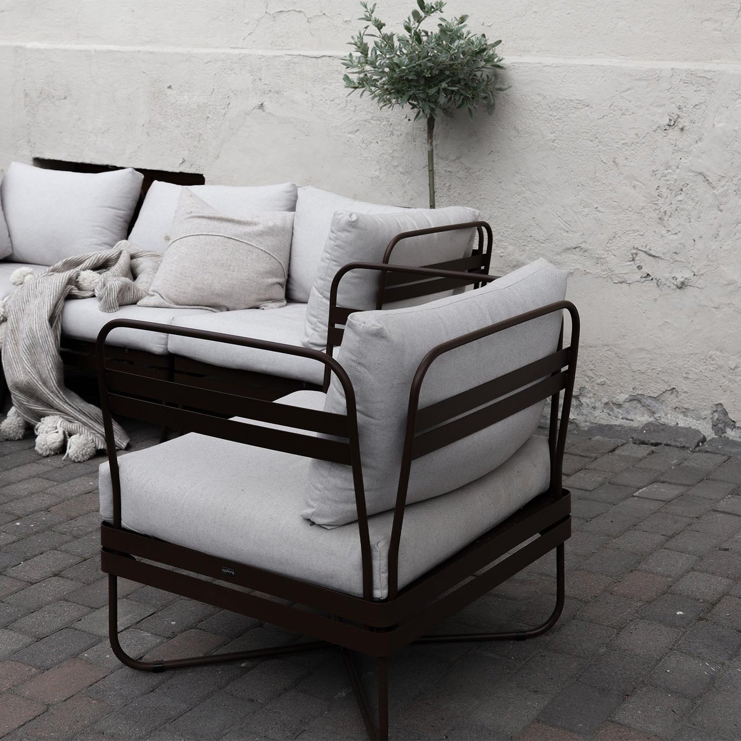 BRIS utesofa fra Ygg&Lyng. Stol / modul med armlener. Bestillingsvare.