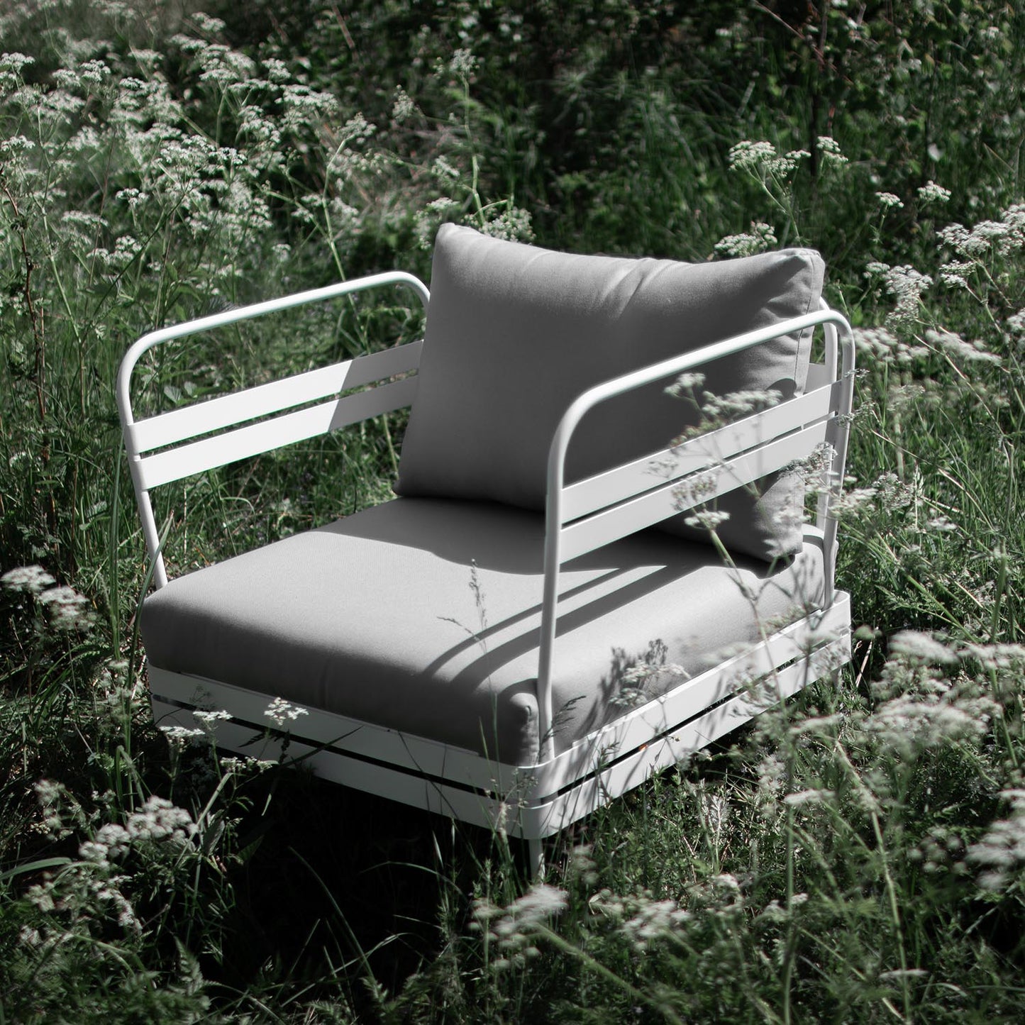 BRIS utesofa fra Ygg&Lyng. Stol / modul med armlener. Bestillingsvare.