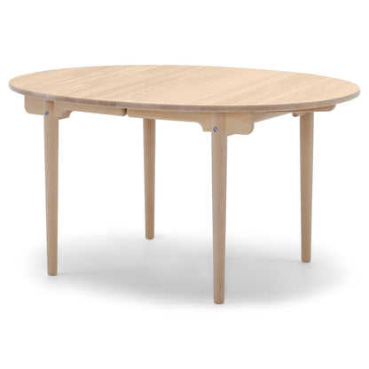 Carl Hansen CH337 spisebord. 140x115 cm. Hvitoljet eik. Bestillingsvare.
