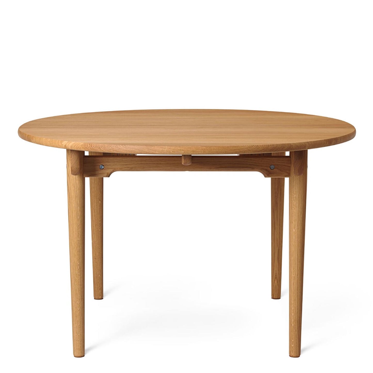 Carl Hansen CH337 spisebord. 140 x 115 cm. Oljet eik. Bestillingsvare.