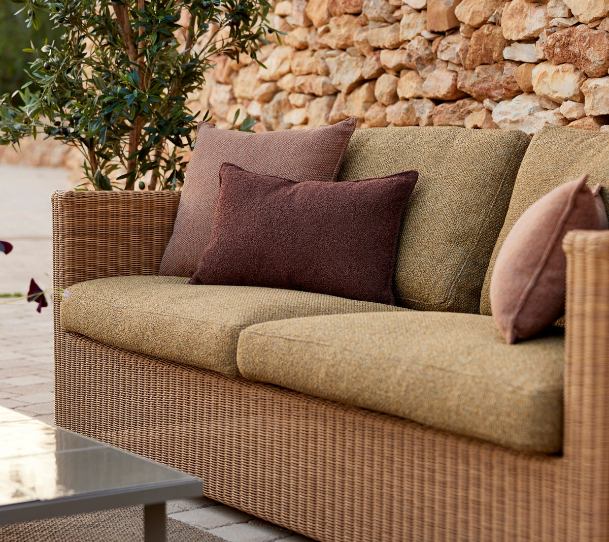 Cane-line Chester 3-seter sofa. Velg farge og putesett