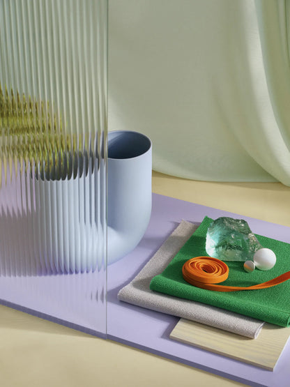 Muuto Kink vase. Velg størrelse og farge