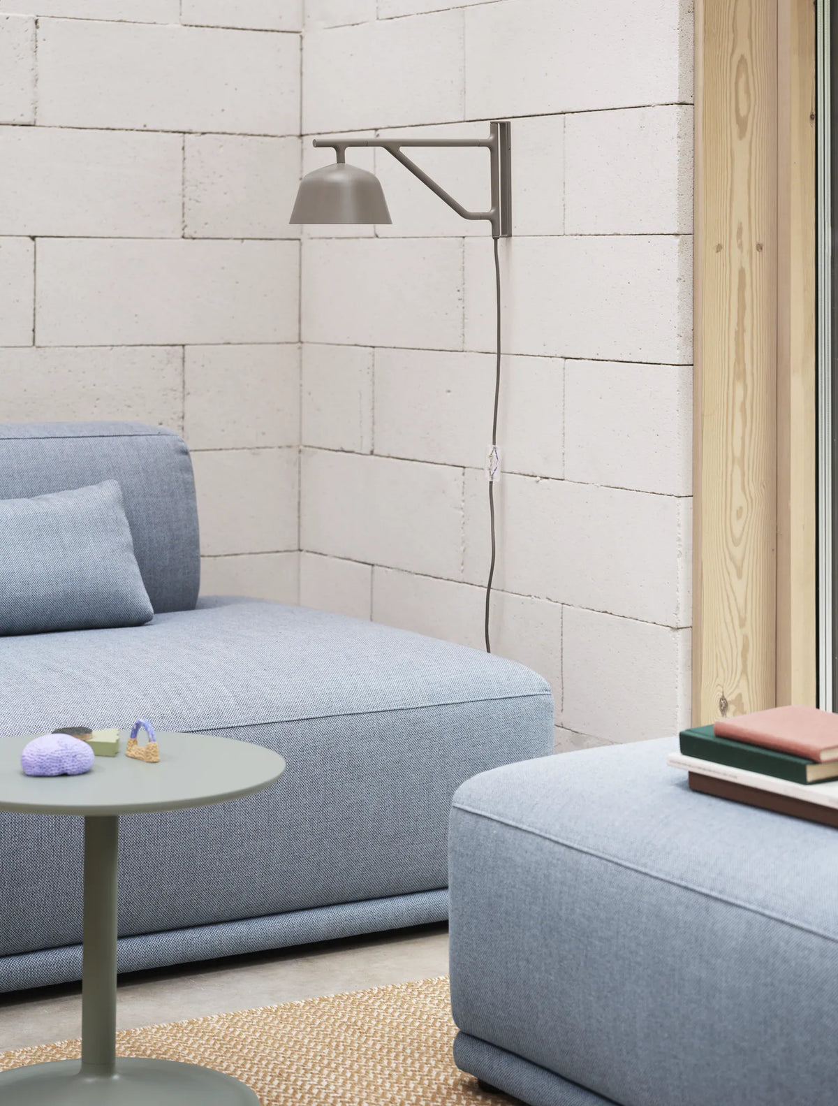 Muuto Ambit vegglampe. Velg farge