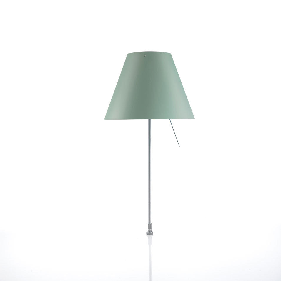 Luceplan Costanza bordlampe med festepinne, av/på-bryter. Velg farge.