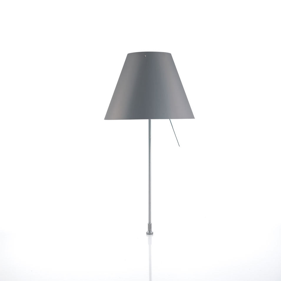 Luceplan Costanza bordlampe med festepinne, av/på-bryter. Velg farge.