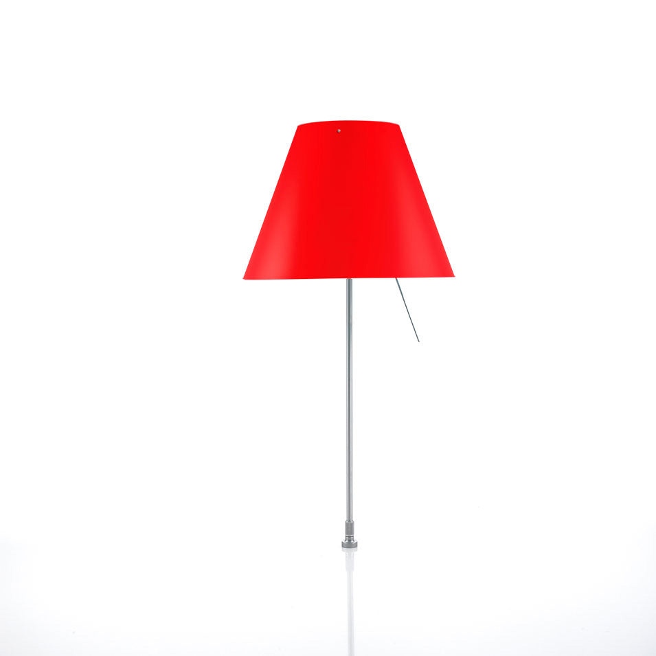 Luceplan Costanza bordlampe med festepinne, av/på-bryter. Velg farge.