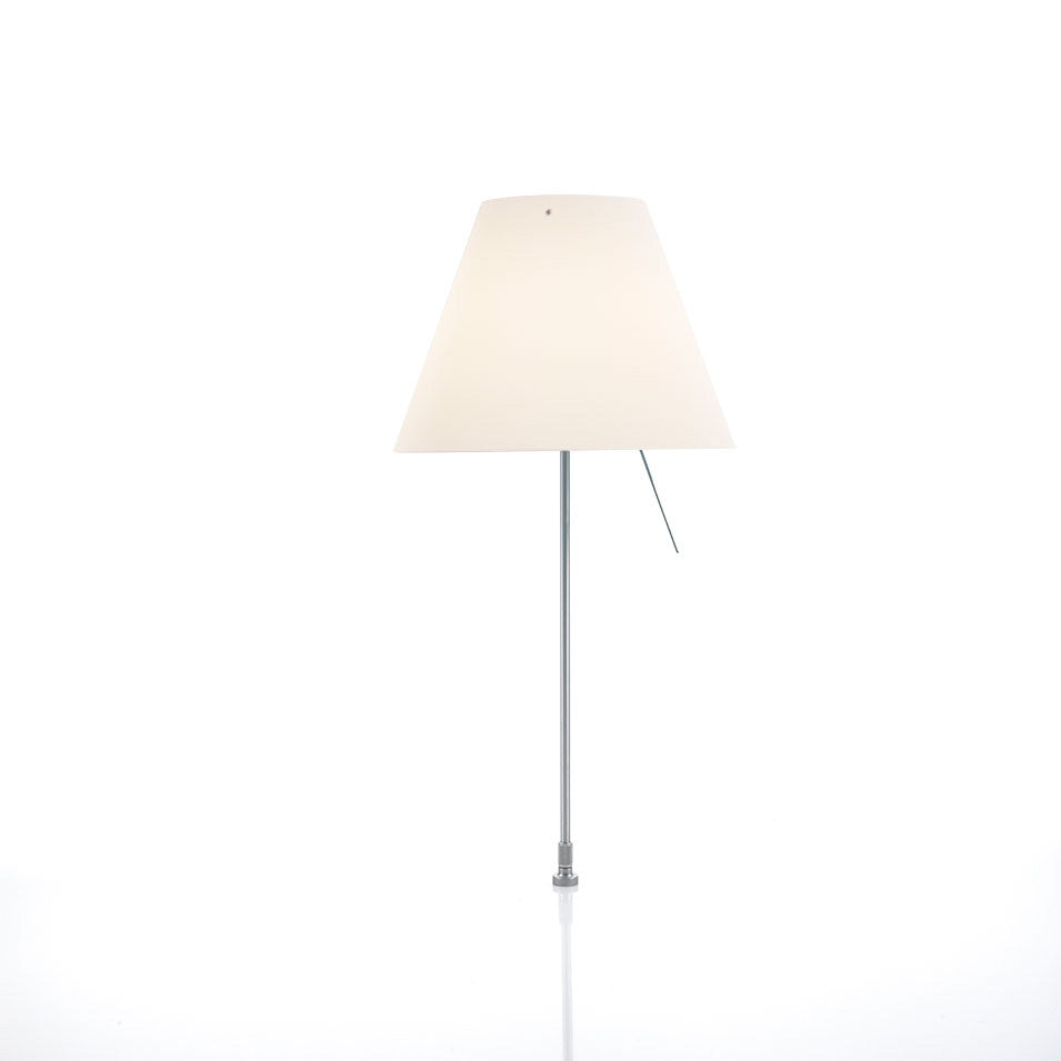 Luceplan Costanza bordlampe med festepinne, av/på-bryter. Velg farge