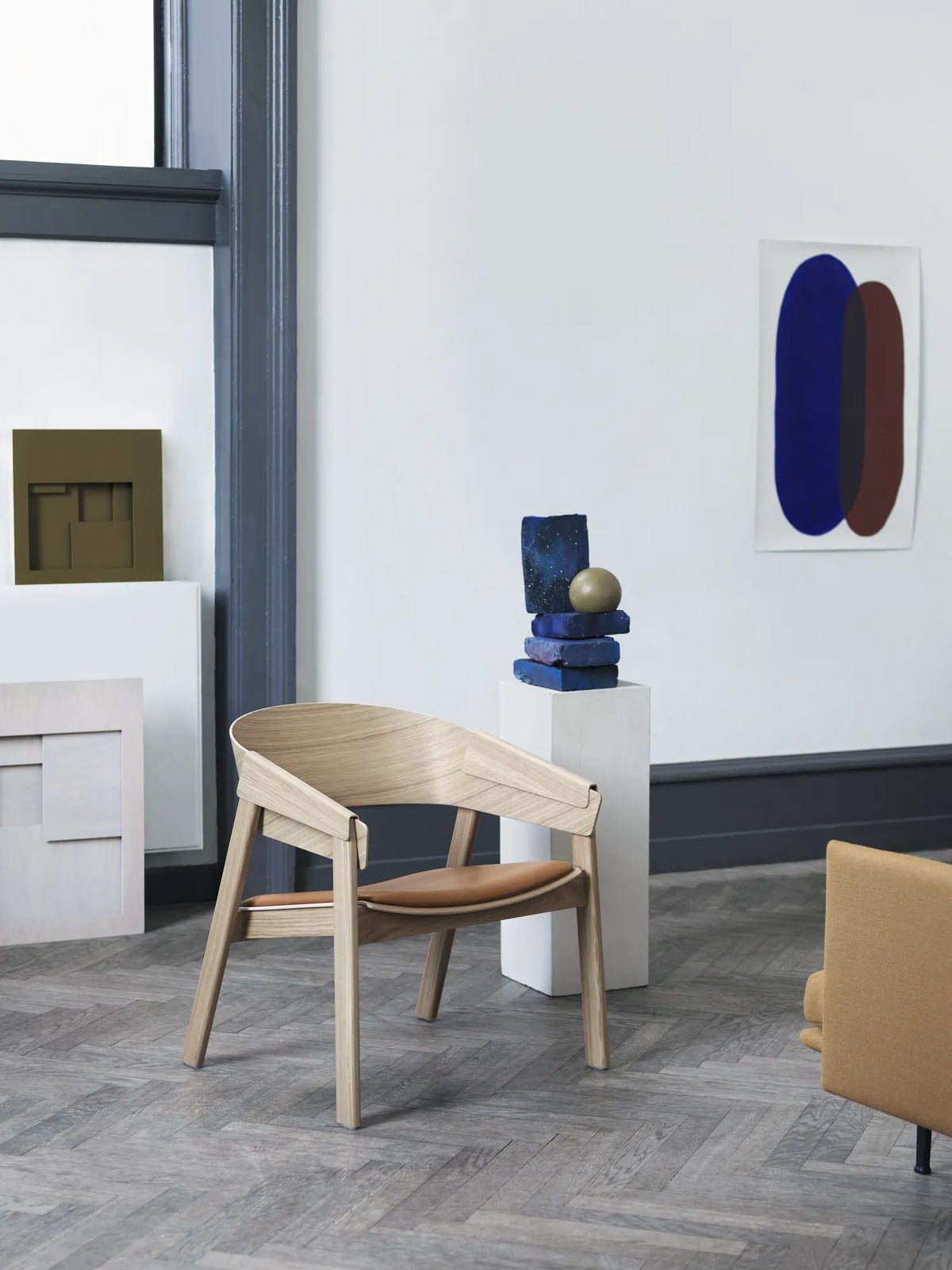 Muuto Cover Lounge Chair lenestol, uten polstring. Velg tre og glidere