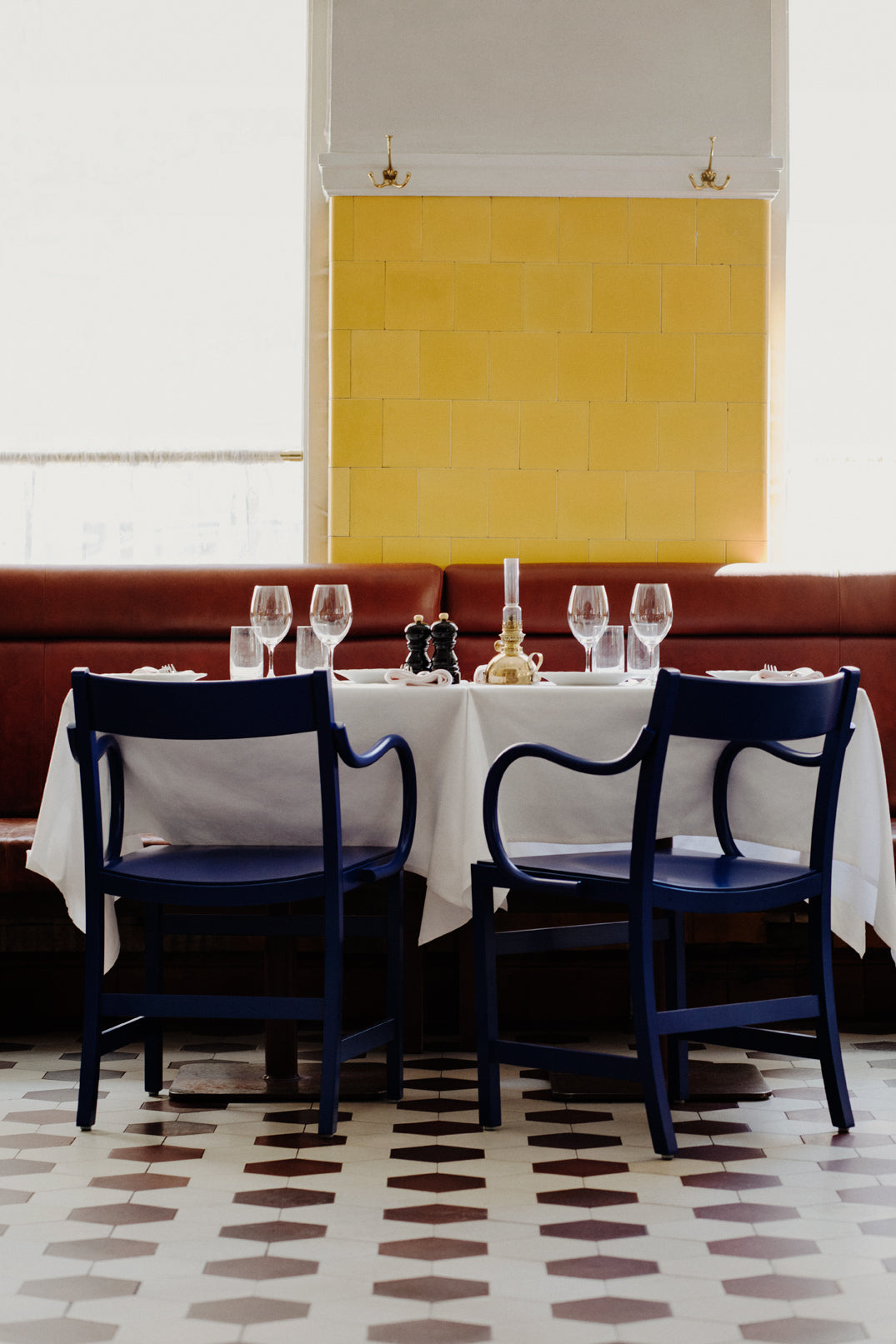 Massproductions Waiter XL stol i miljø