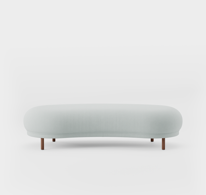 Massproductions Dandy fotskammel – Romo Linara 253 Swedish Grey, Valnøttbeiset bøk