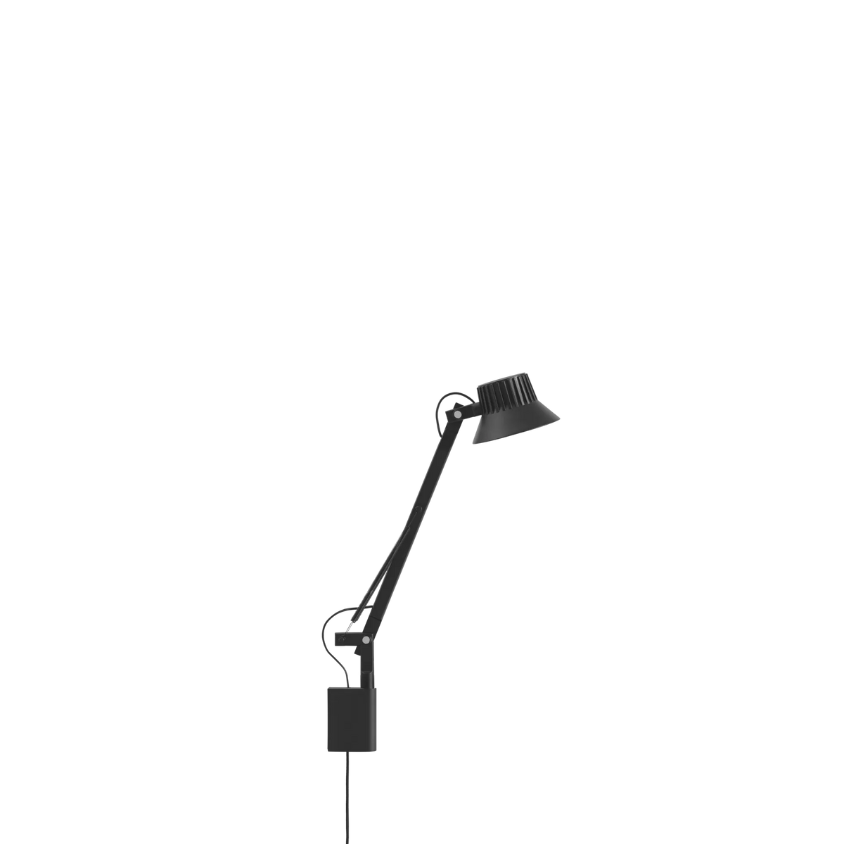 Muuto Dedicate vegglampe. Velg størrelse og farge