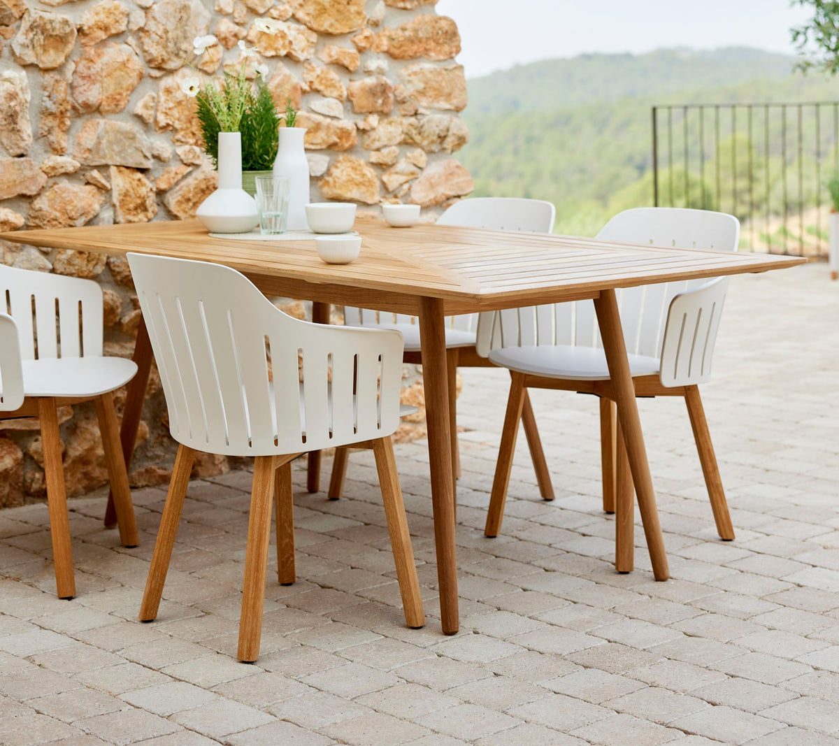 Cane-line Define spisebord 180×100 cm, teak. Velg bordplate