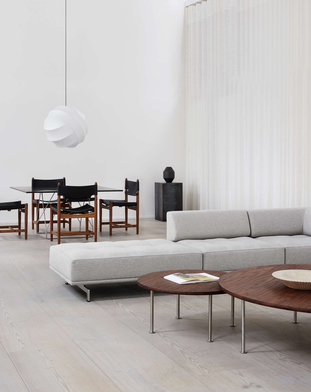 Fredericia Wegner Ox Table Ø80 cm. Velg understell og treverk