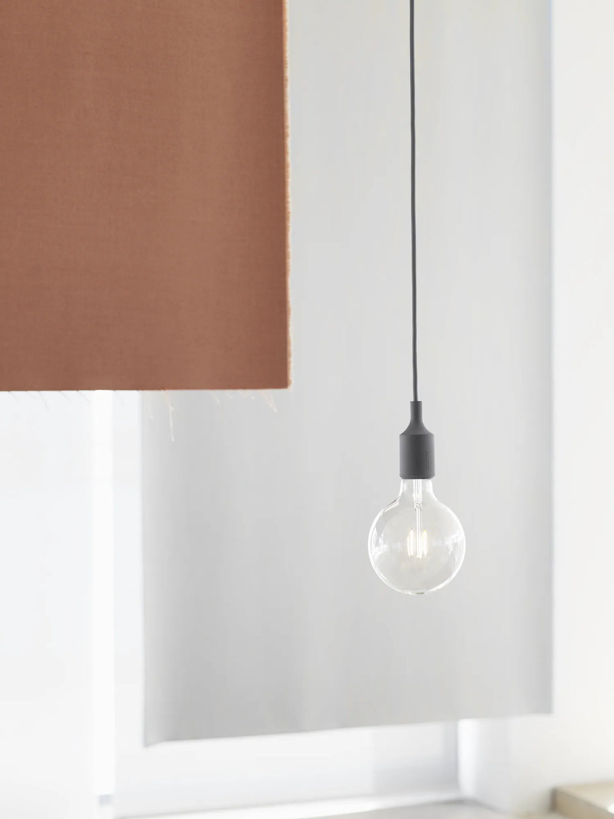 Muuto E27 pendel. Velg farge