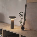 Ease bordlampe fra Muuto. Flere farger. Bestillingsvare.