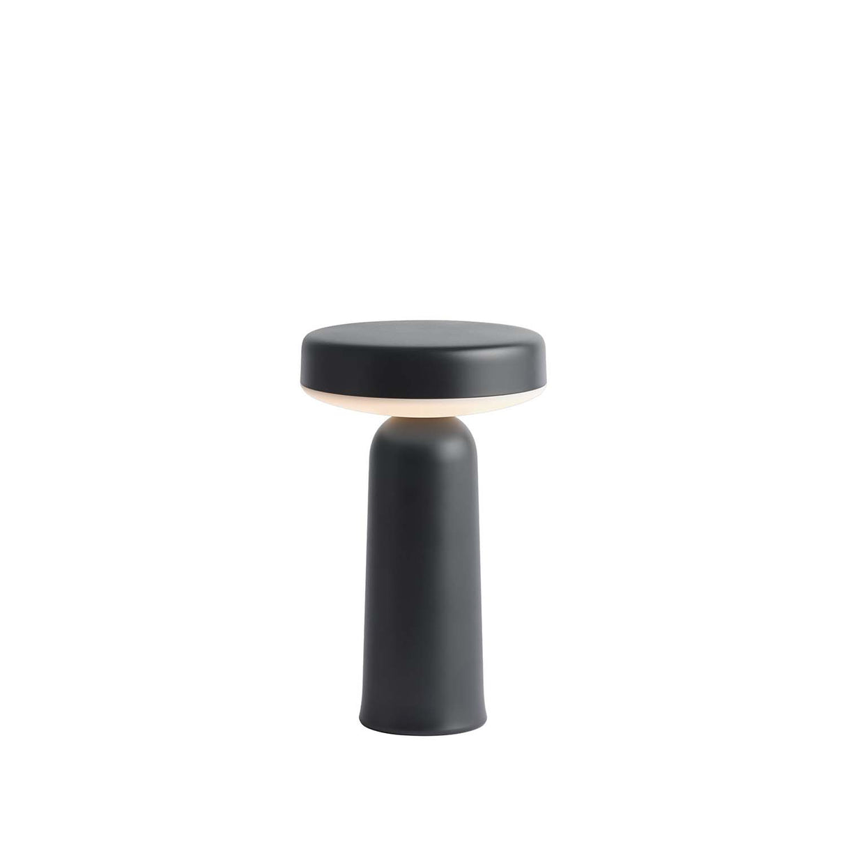 Ease bordlampe fra Muuto. Flere farger. Bestillingsvare.